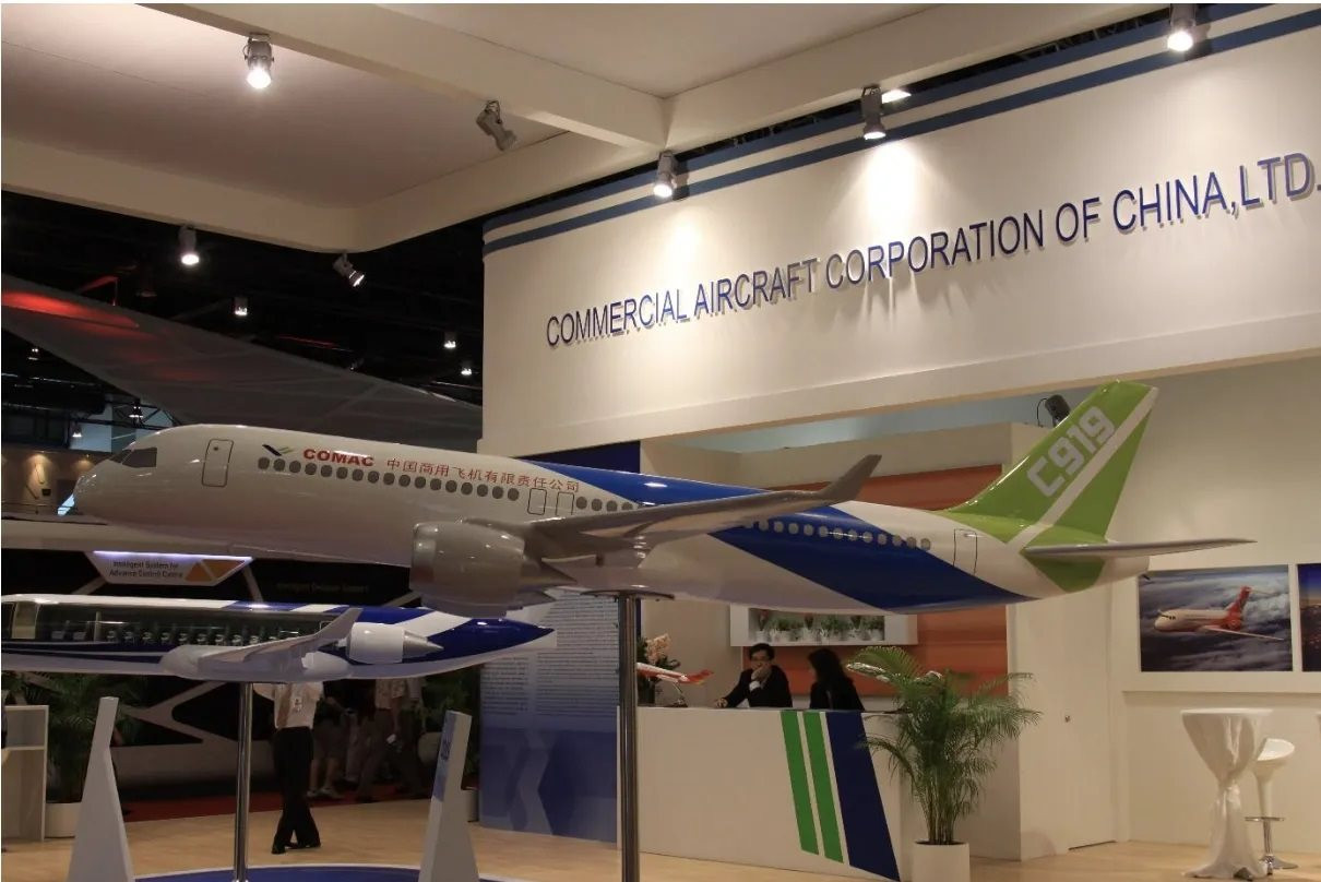 Một mô hình máy bay C919 của COMAC tại Singapore Air Show 2010, 13 năm trước khi loại tàu bay này thực hiện chuyến bay thương mại đầu tiên. Ảnh: Kentaro Iemoto/Flickr.