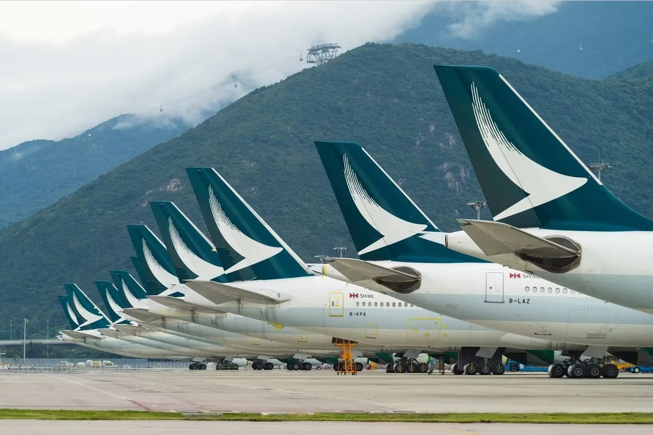 Một đội tàu bay của Cathay Pacific. Ảnh: Terry K/Shutterstock.