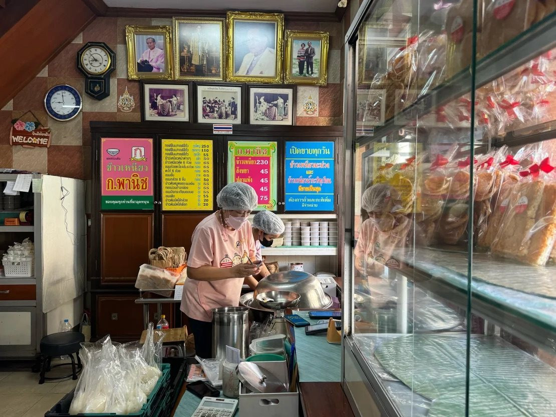 Cửa hàng K Panich, kinh doanh món xôi xoài từ năm 1932. Ảnh: Pongpat Patumsuwon.