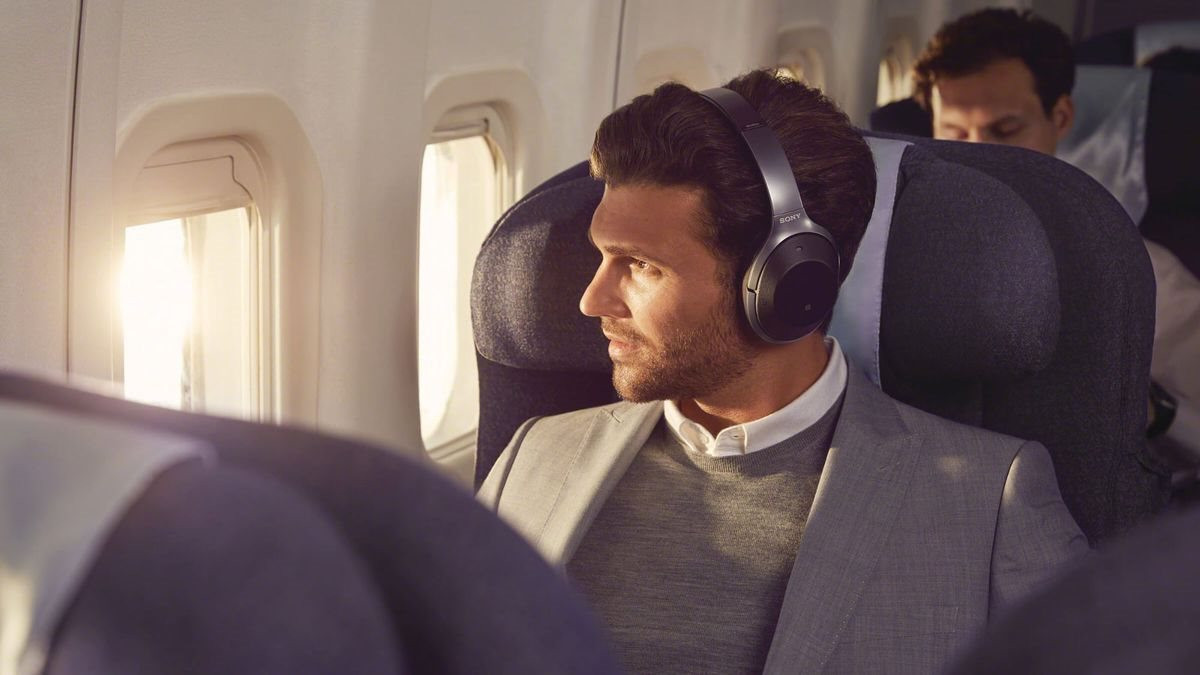 headphones-plane-2000b.jpg