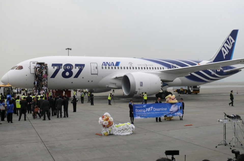 Chiếc 787 đầu tiên bàn giao cho hãng ANA. Ảnh: Boeing.