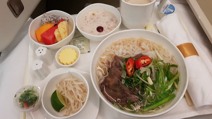 vietnam-airlines-787-dreamliner-sydney-to-hanoi-business-class-breakfast-beef-pho20181128103042.jpg