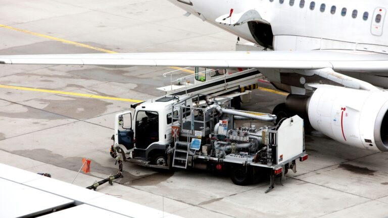 aircraft-ground-refueling-768x432.jpeg