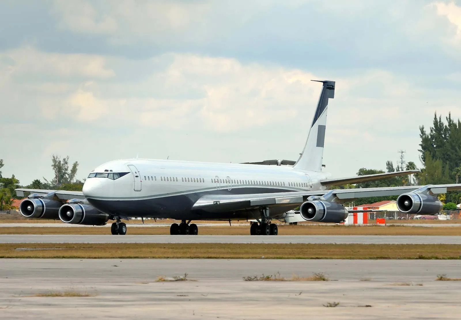 boeing-707(1).jpg