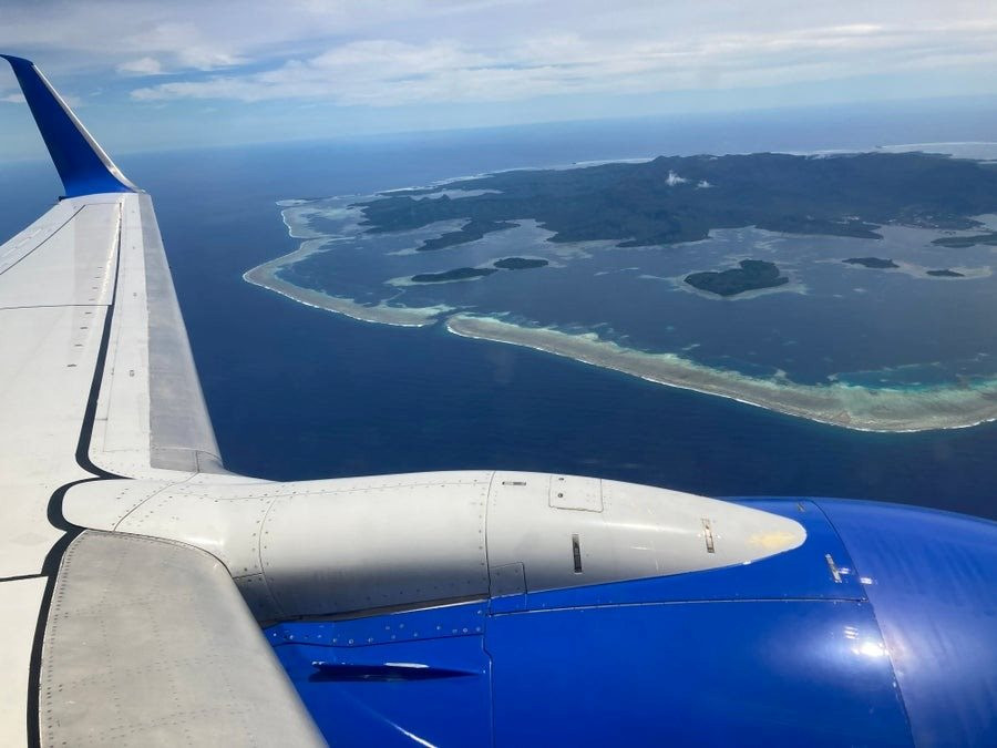 united-b737-800-island-hopper-hn.jpg