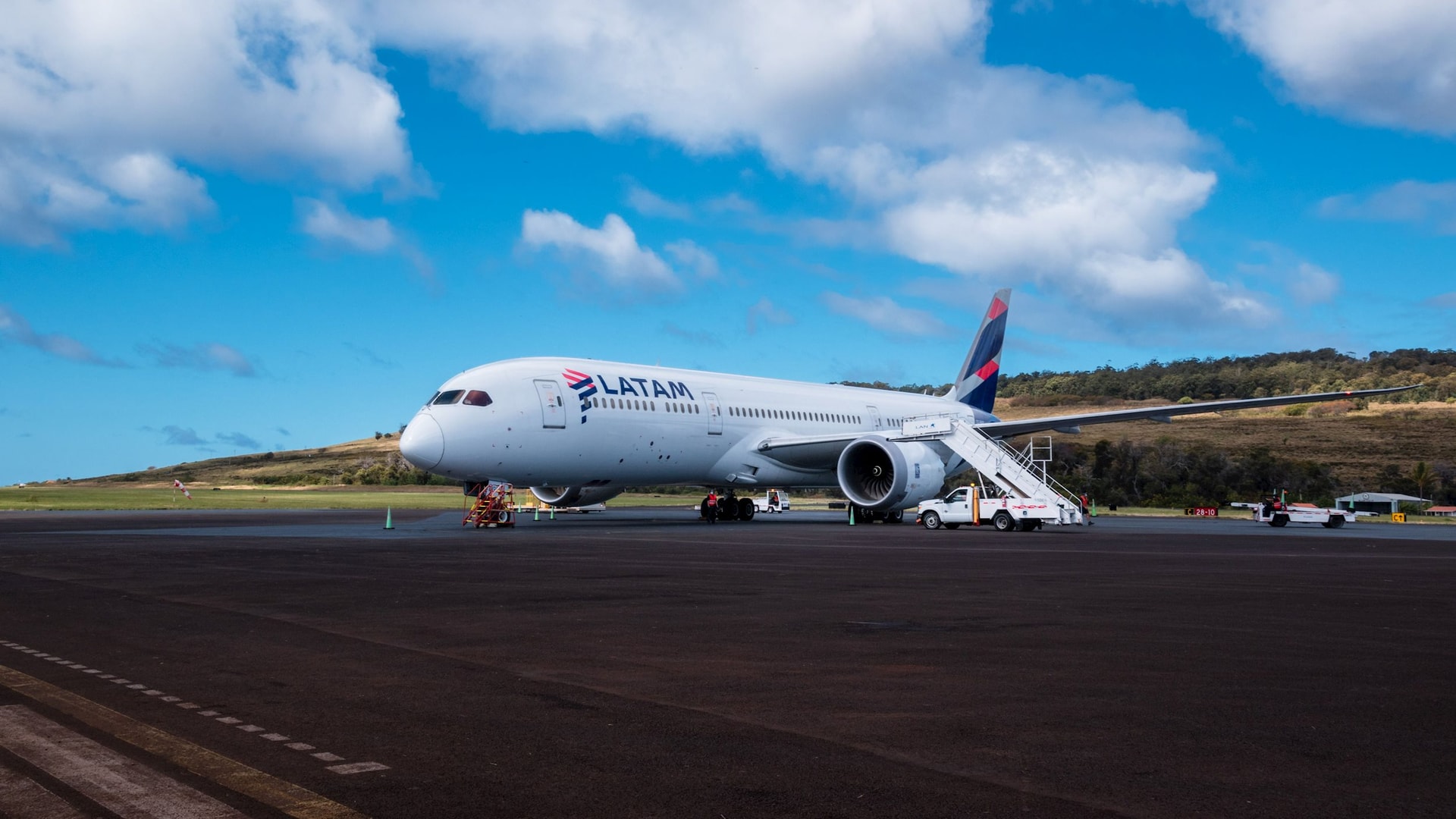 1-avio-n-latam-en-aeropuerto-ipc.jpg