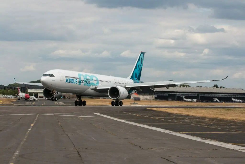 eglf_-_airbus_a330-900_neo_-_f-wtte_41726744930-1024x684.jpg