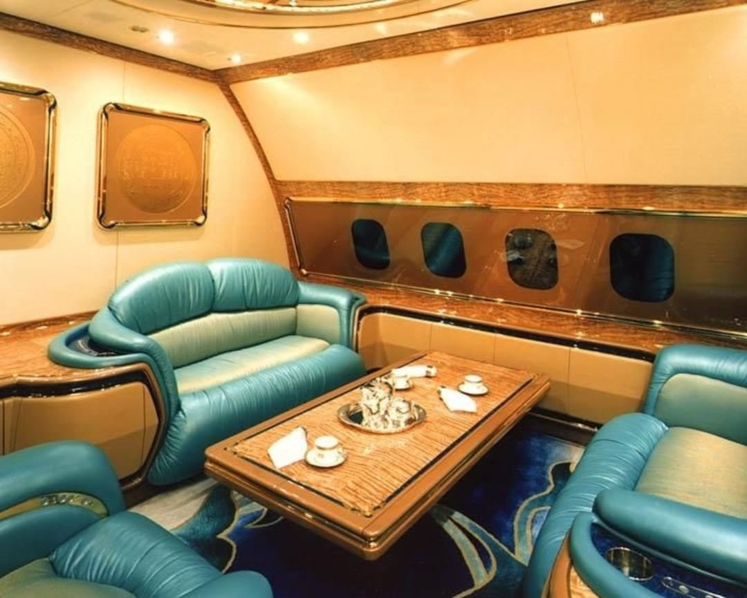 worlds-most-expensive-private-jet-is-the-floating-palace-gold-plated-boeing-747-400_4.jpg