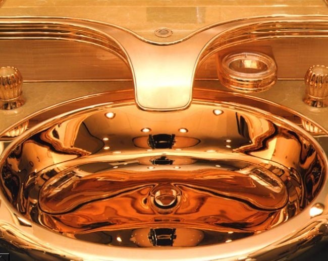 worlds-most-expensive-private-jet-is-the-floating-palace-gold-plated-boeing-747-400_7.jpg