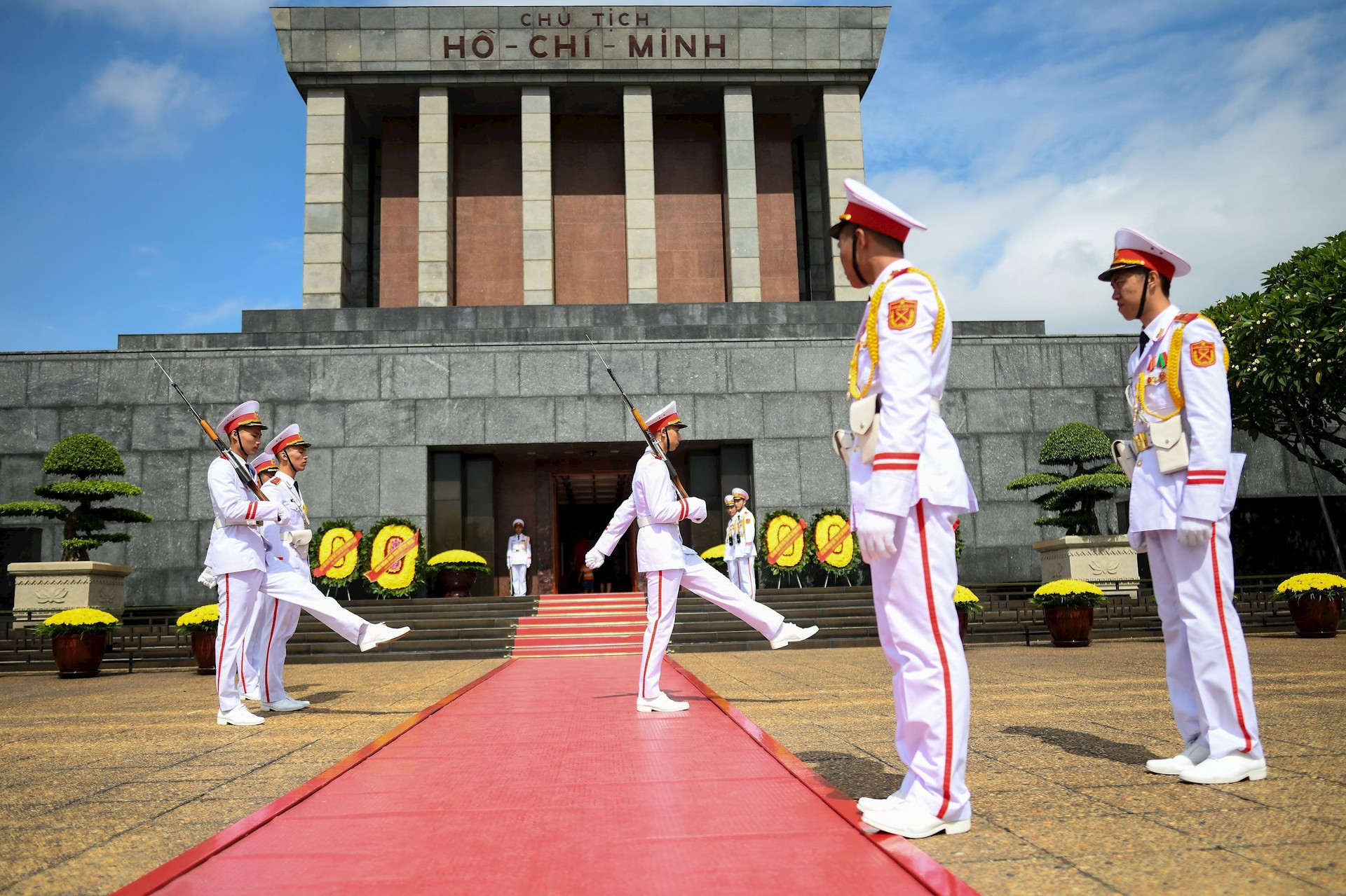 191003162123-ho-chi-minh-mausole.jpg