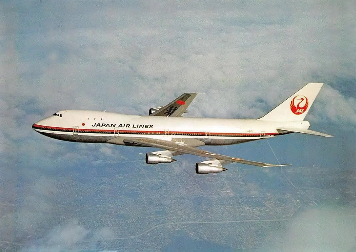 japan-airlines-747-in-flight.jpg