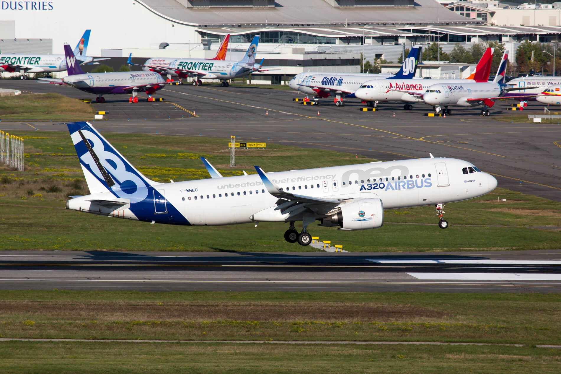 airbus_a320neo_landing_after_its_test_flight_in_toulouse_blagnac_airport_tls.jpeg