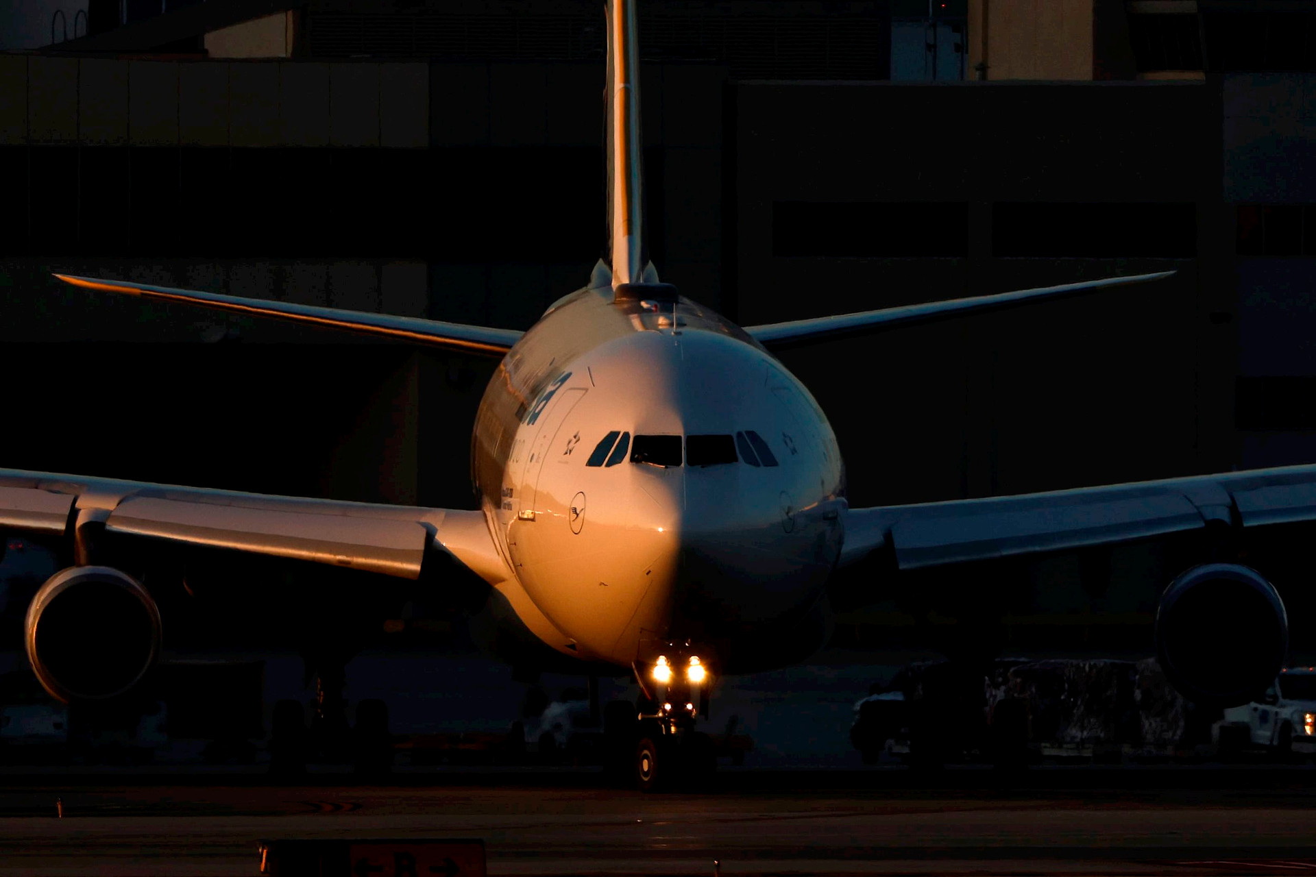 107432692-1719301049288-gettyimages-2151560913-lax_aircraft_ka_026 (1)