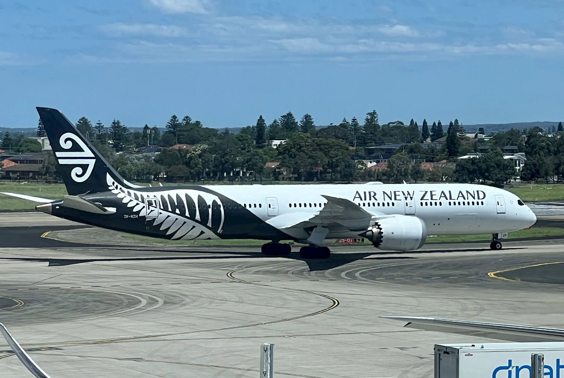 air-new-zealand-boeing-787-business-class-syd-views-of-dreamliner.jpg