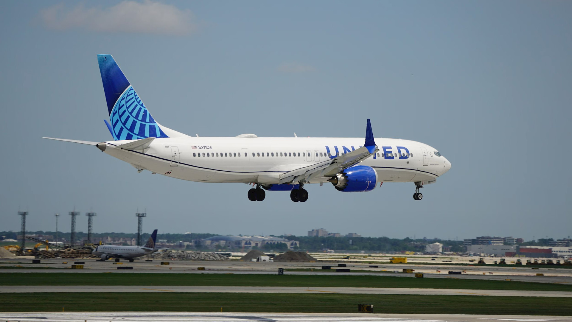 united-airlines-boeing-737-max-9-landing-at-chicago-o-hare-international-airport-ord-shutterstock_2014629683.jpeg