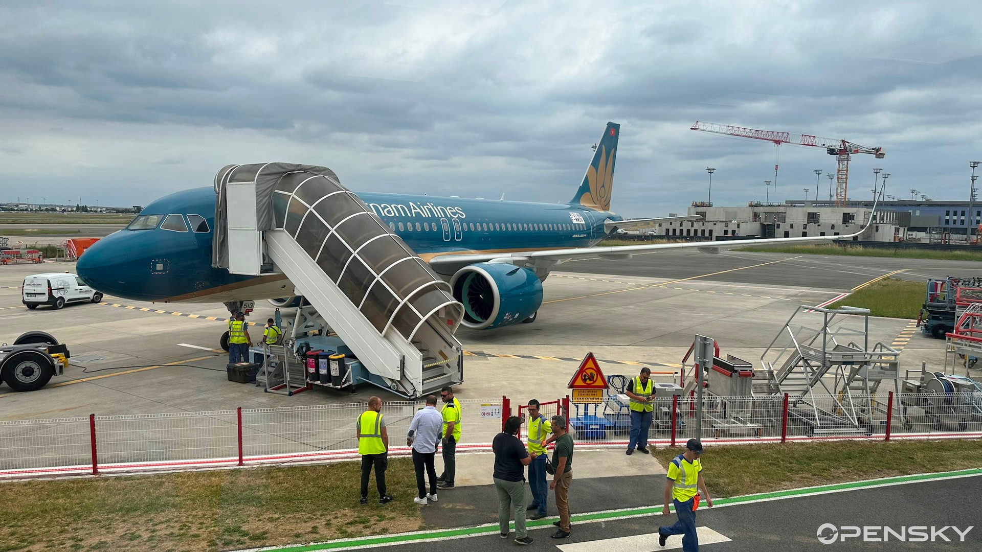 opensky_vna_a320neo_toulouse.jpg