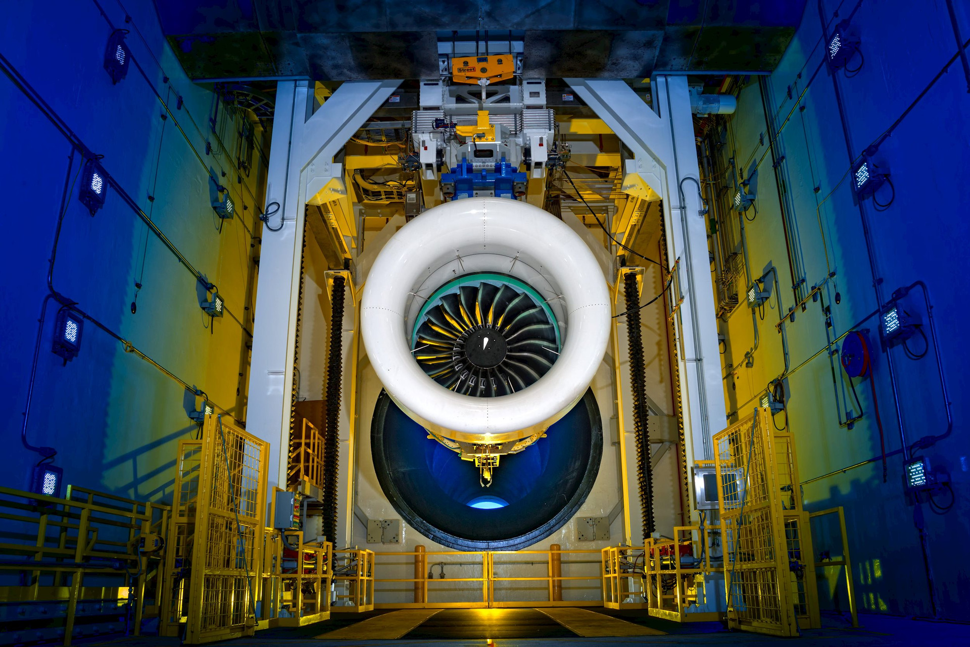 pw1100g-jm_engine-test-stand-by-pratt-whitney_11zon.jpg