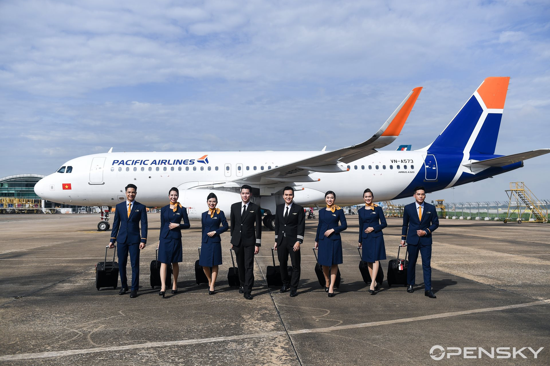 Pacific Airlines tiếp tục nhận thêm một máy bay Airbus A321 thuê của Vietnam Airlines đưa vào khai thác, đây là chiếc thứ hai trong tổng số ba máy bay được hai bên thỏa thuận. Ảnh: Khánh Huyền. 