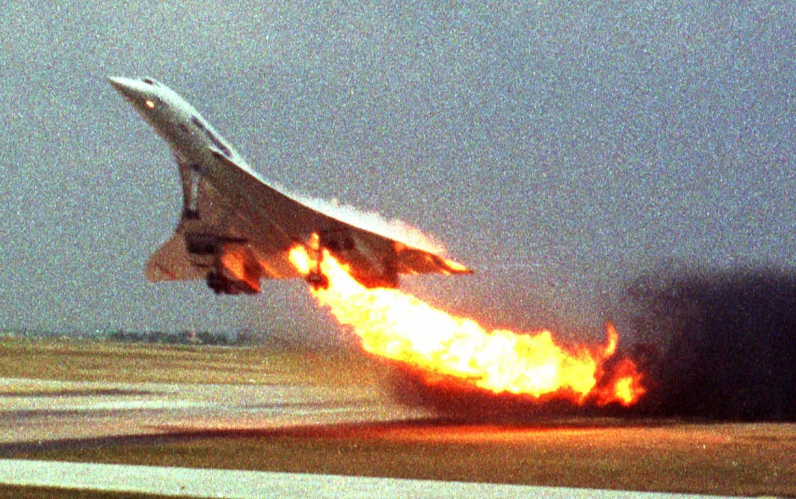 fire-flight-air-france-engine-paris-plane-july-25-2000.jpg