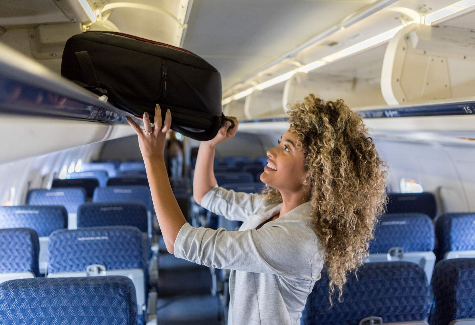 theme_flight_baggage_attendant_gettyimages-1053526912_universal_within-usage-period_90693.jpeg