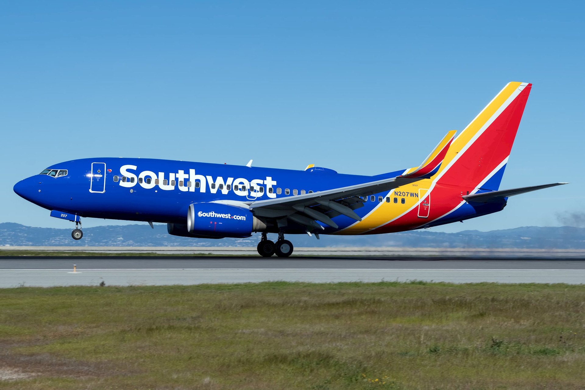 southwest-airlines-boeing-737-700-n207wn-1-.jpeg