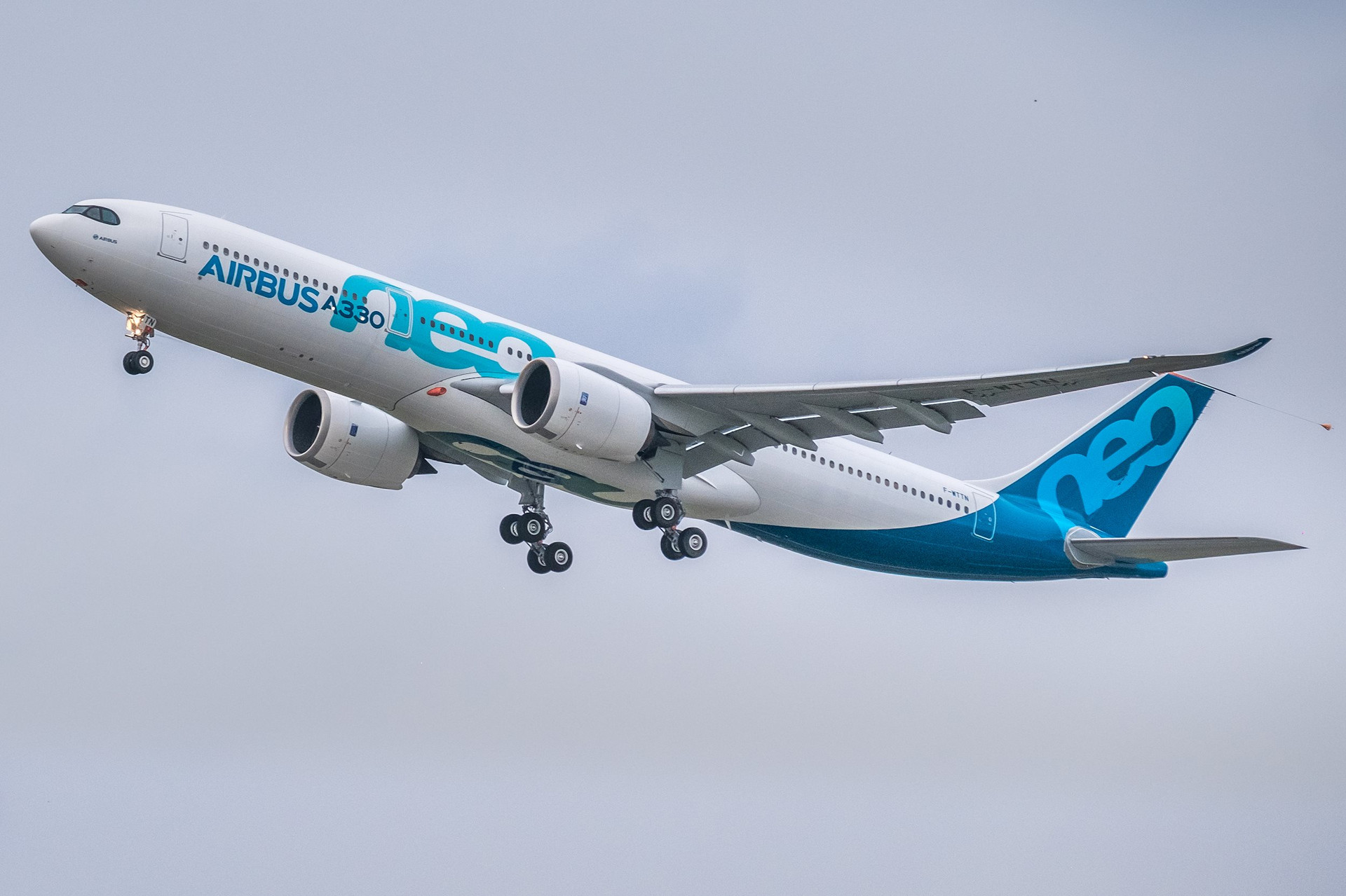 A330neo là tàu bay thân rộng cỡ trung tiết kiệm nhiên liệu. Ảnh: Alex Cheban.