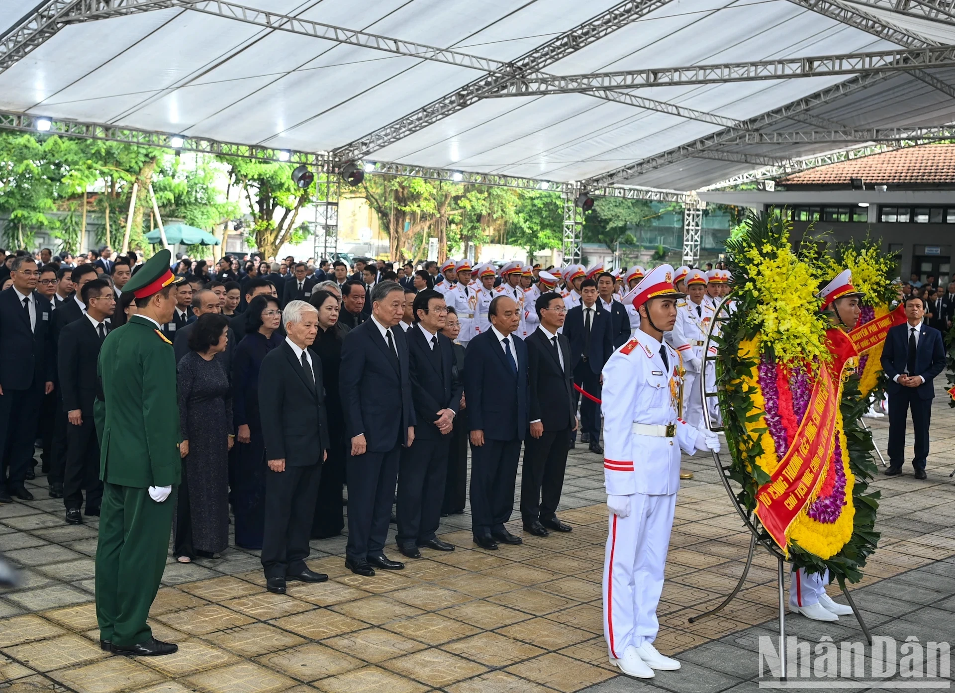 [Ảnh] Lãnh đạo Đảng, Nhà nước và Mặt trận Tổ quốc viếng Tổng Bí thư Nguyễn Phú Trọng ảnh 5