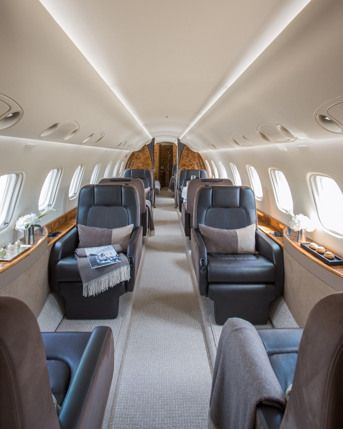 EMBRAER LEGACY 600_LX-JAG_FWD Cabin_1 [1600x1200]