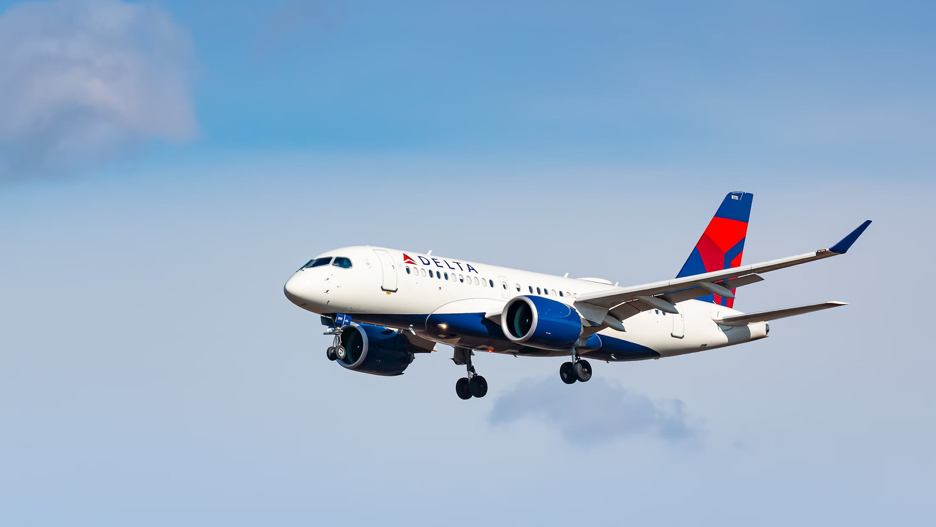 delta-a220-300-nyc-lukas-wunderlich.jpeg