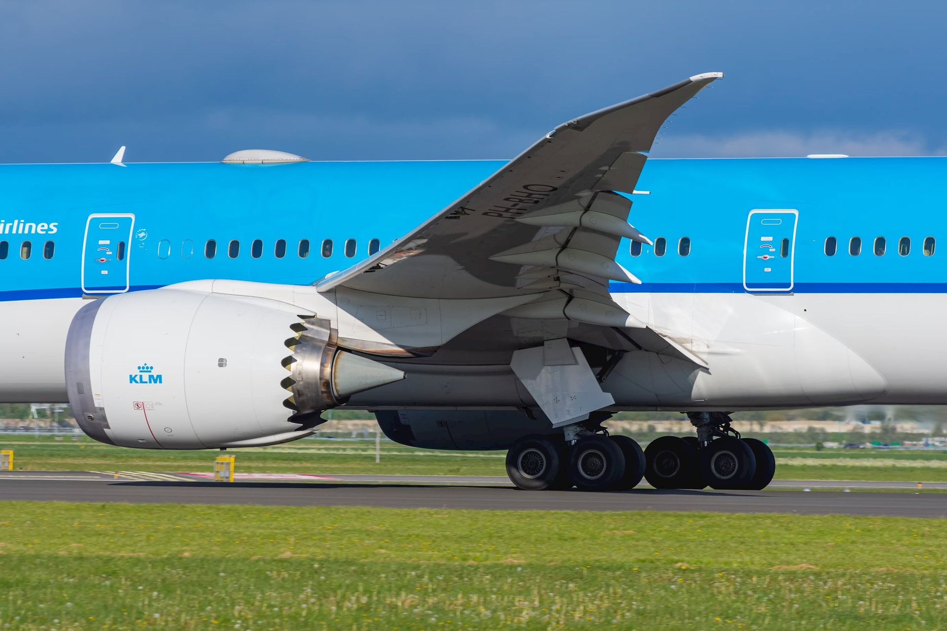 mlg-of-klm-boeing-787-shutterstock_2473975563.jpeg