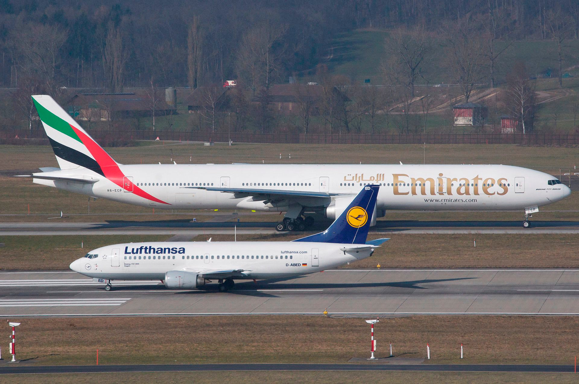 1920px-lufthansa_boeing_737-300-_d-abed-zrh-04.03.2013_694bc_-8531080414-.jpg