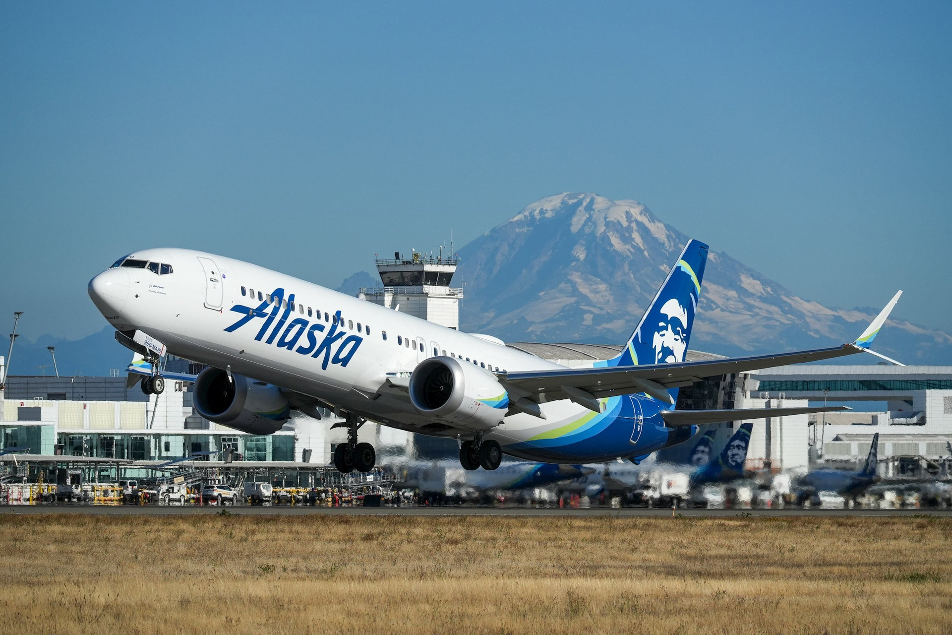 alaska-boeing-737-max-9-seatac-rainier-2023.jpg