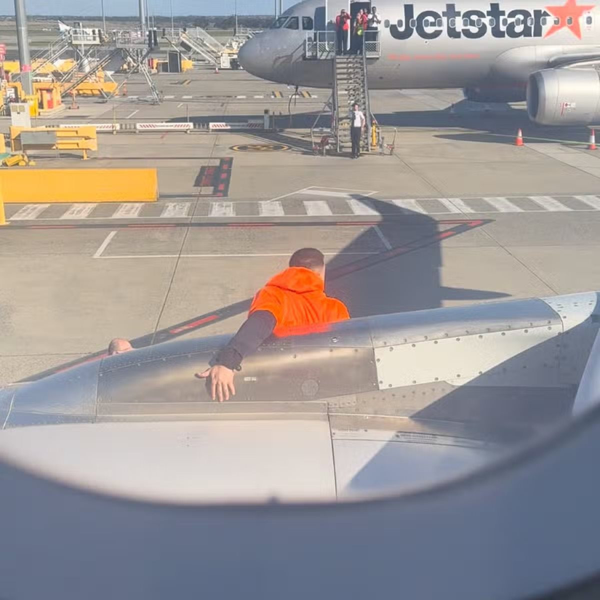 jetstar-nightmare-passenger-opens-emergency-exit-and-slides-out-of-plane-at-melbourne-airport-hz2m7a.jpeg