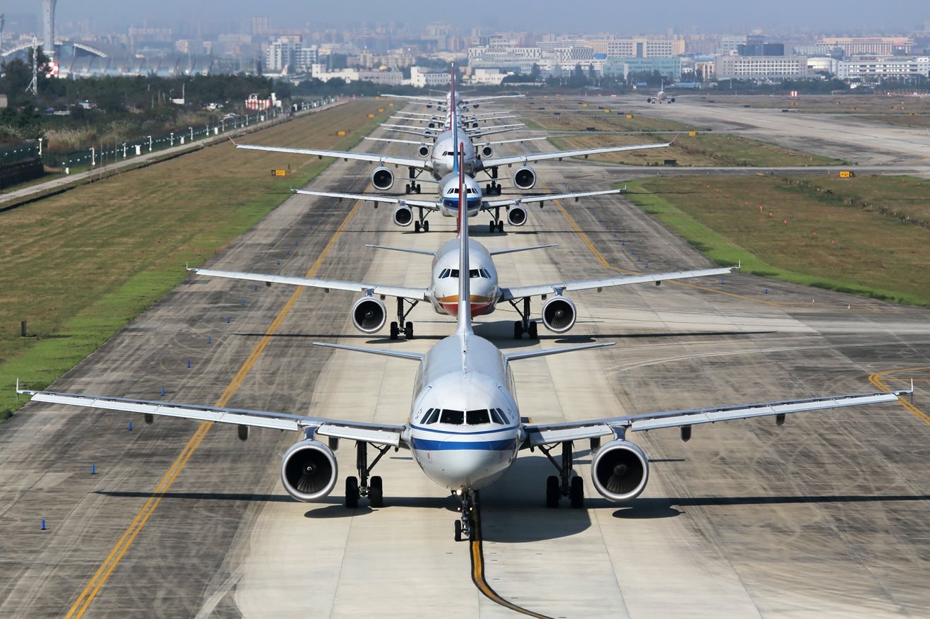 airbus_airliners_lined_up_at_chengdu.jpg