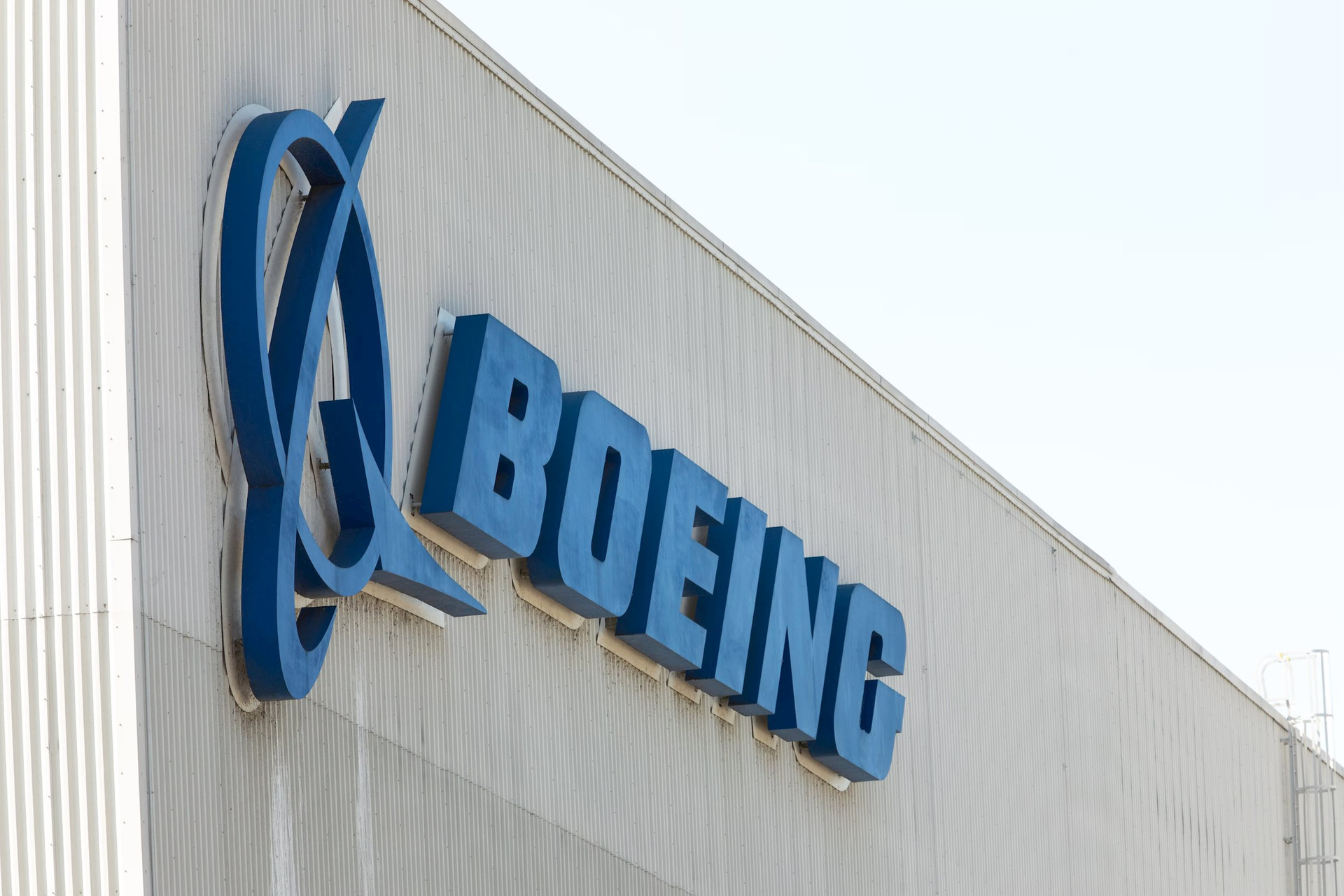 boeing-logo-on-its-renton-washington-building-shutterstock_1469203514.jpg