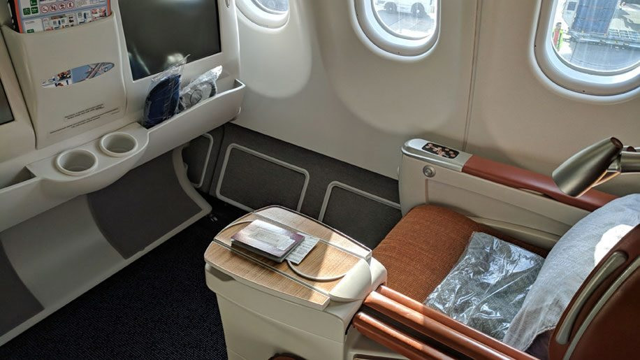 business-class-seat-2-916x515.jpg