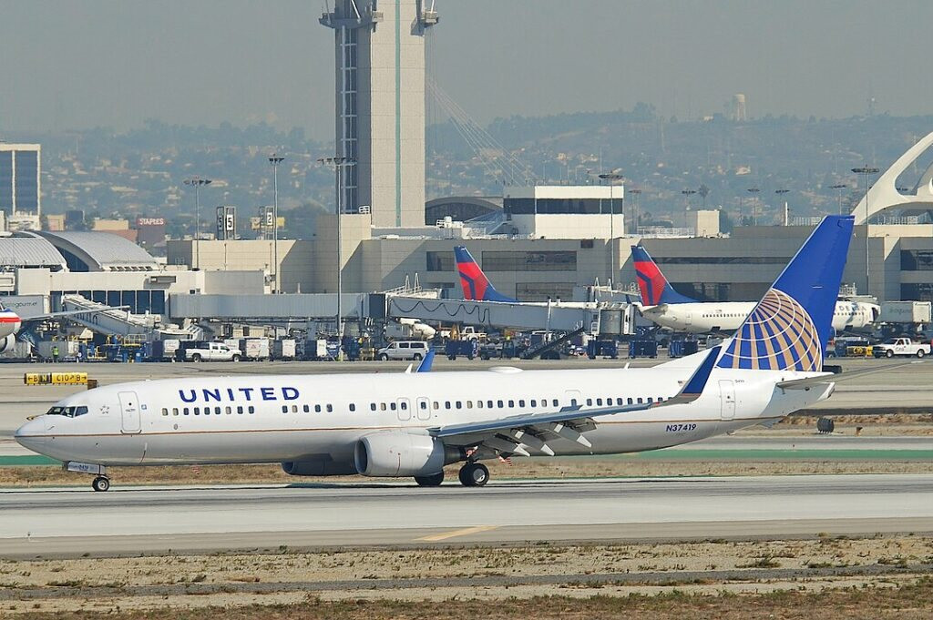 1082px-united_airlines_boeing_737-900er_n37419-lax10.10.2011_622ha_6414537625-1024x681.jpg