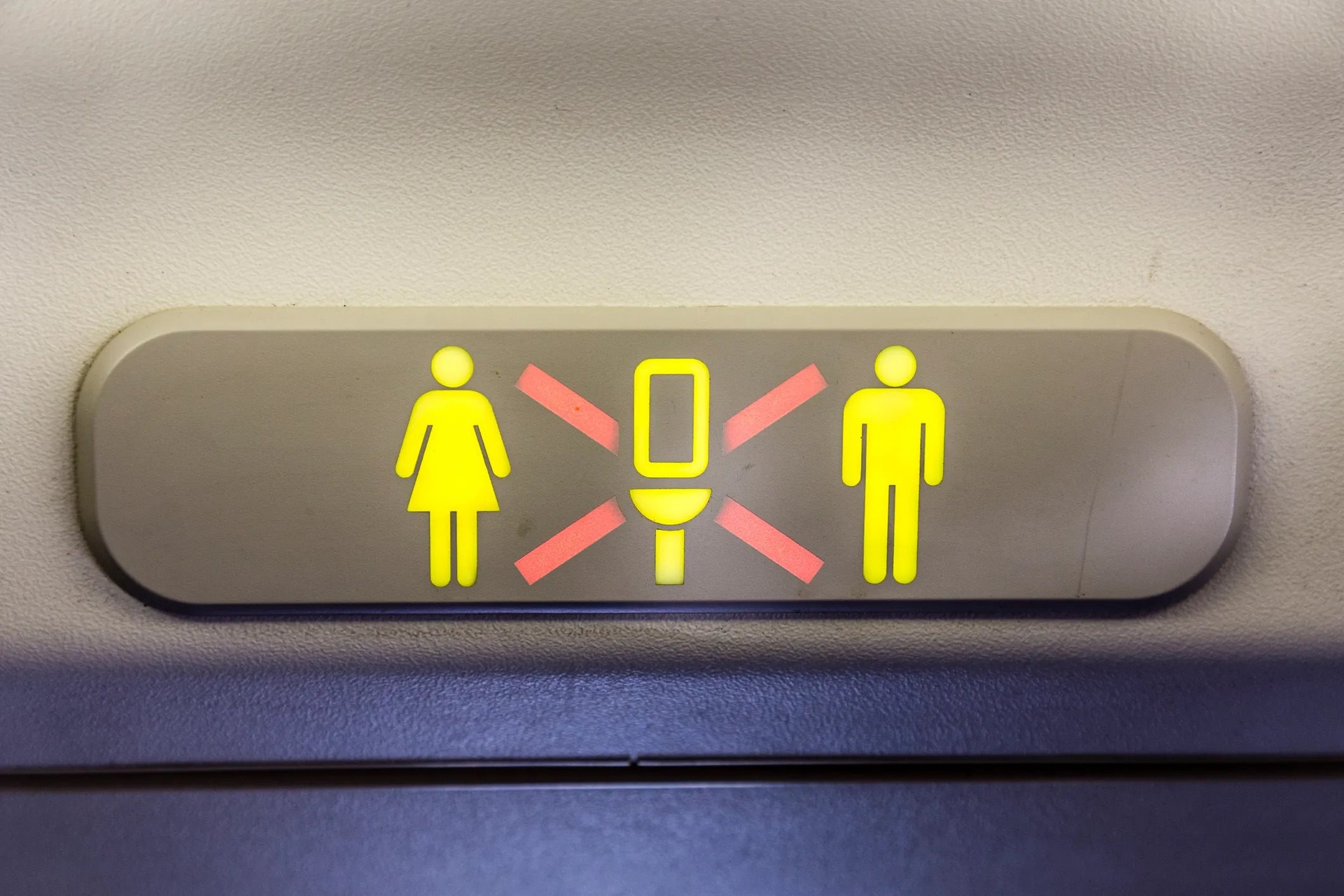 airplane-bathroom-gettyimages-512832093.jpg