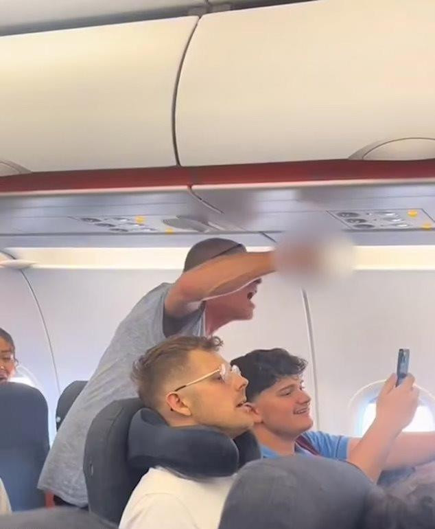 89291257-13814687-passengers_were_left_furious_after_the_boozy_passenger_caused_th-a-48_1725528787027(1).jpeg