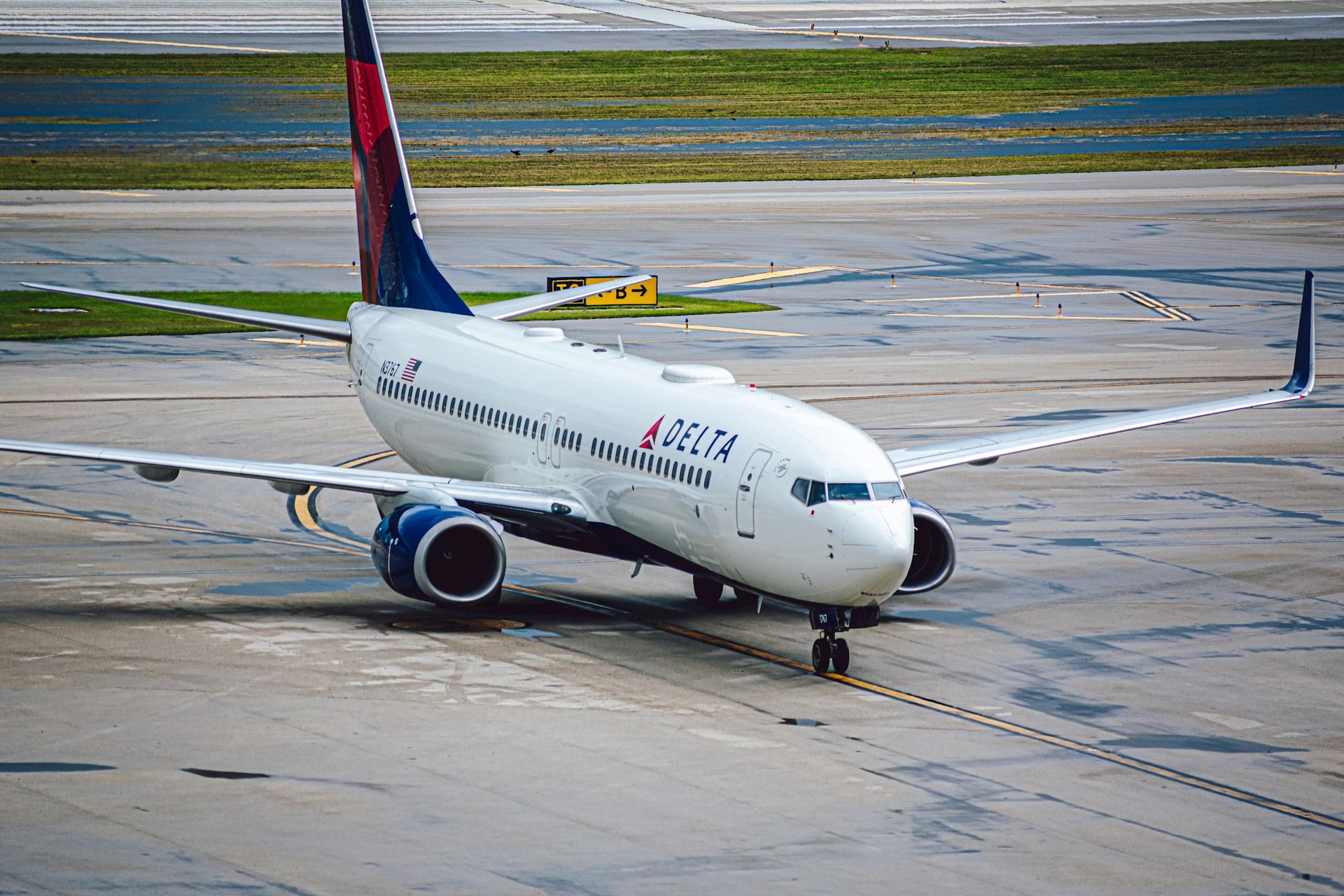 delta-air-lines-boeing-737-800-fll.jpeg