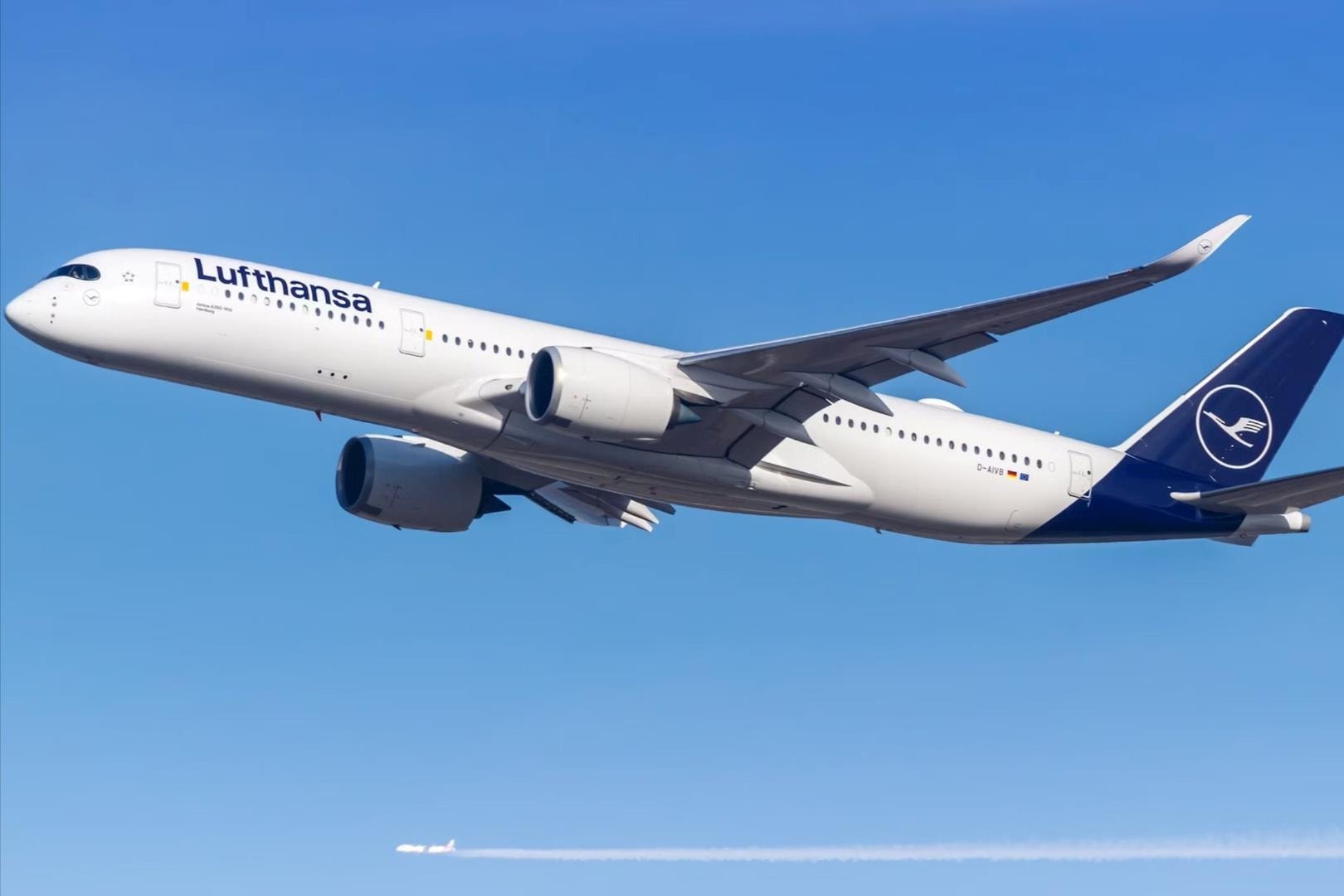 lufthansa-airbus-a350-900-departing-muc-shutterstock_2430256167(1).jpeg