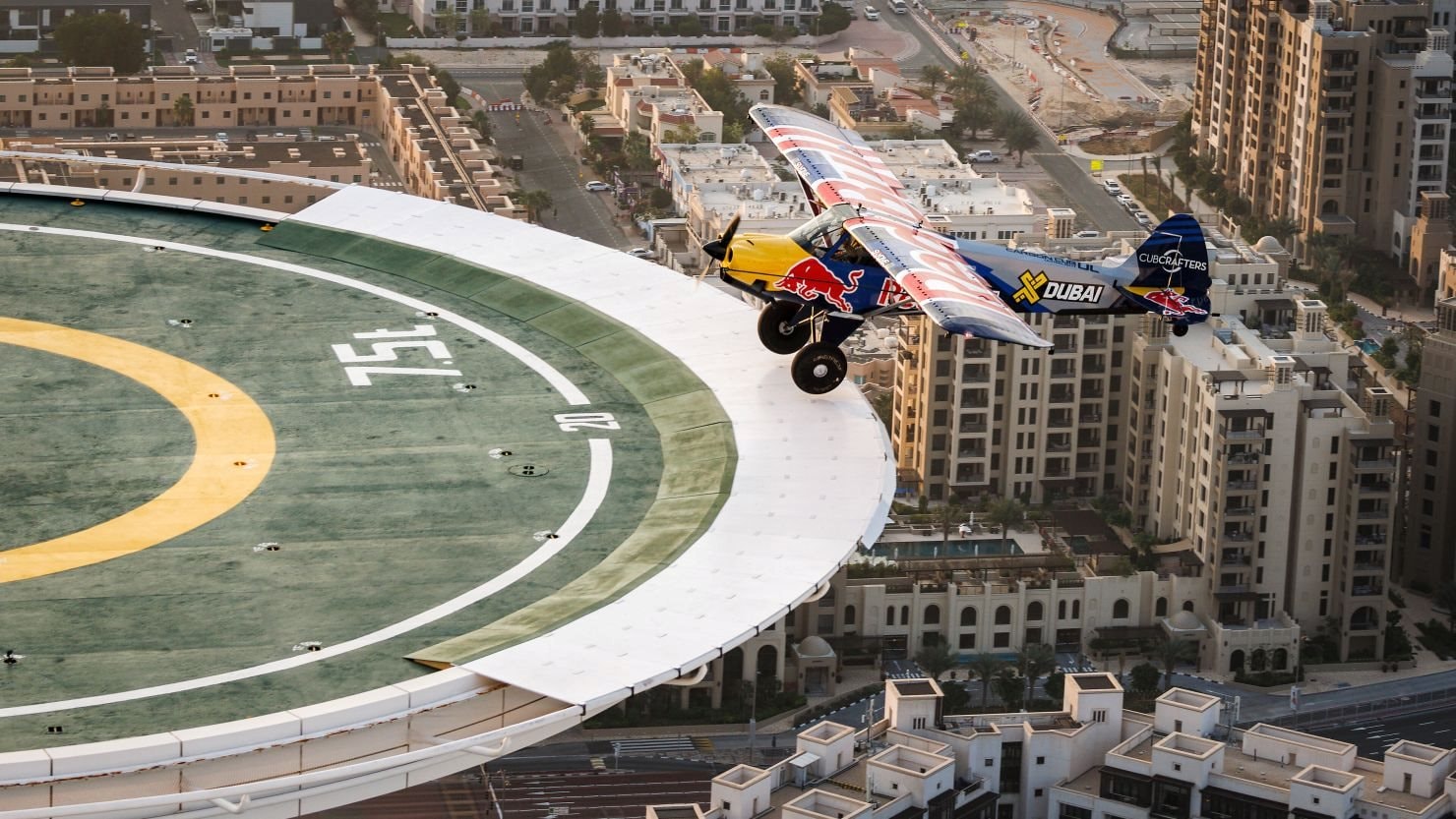 230315121754-czepiela-plane-landing-burj-al-arab-helipad-top.jpg