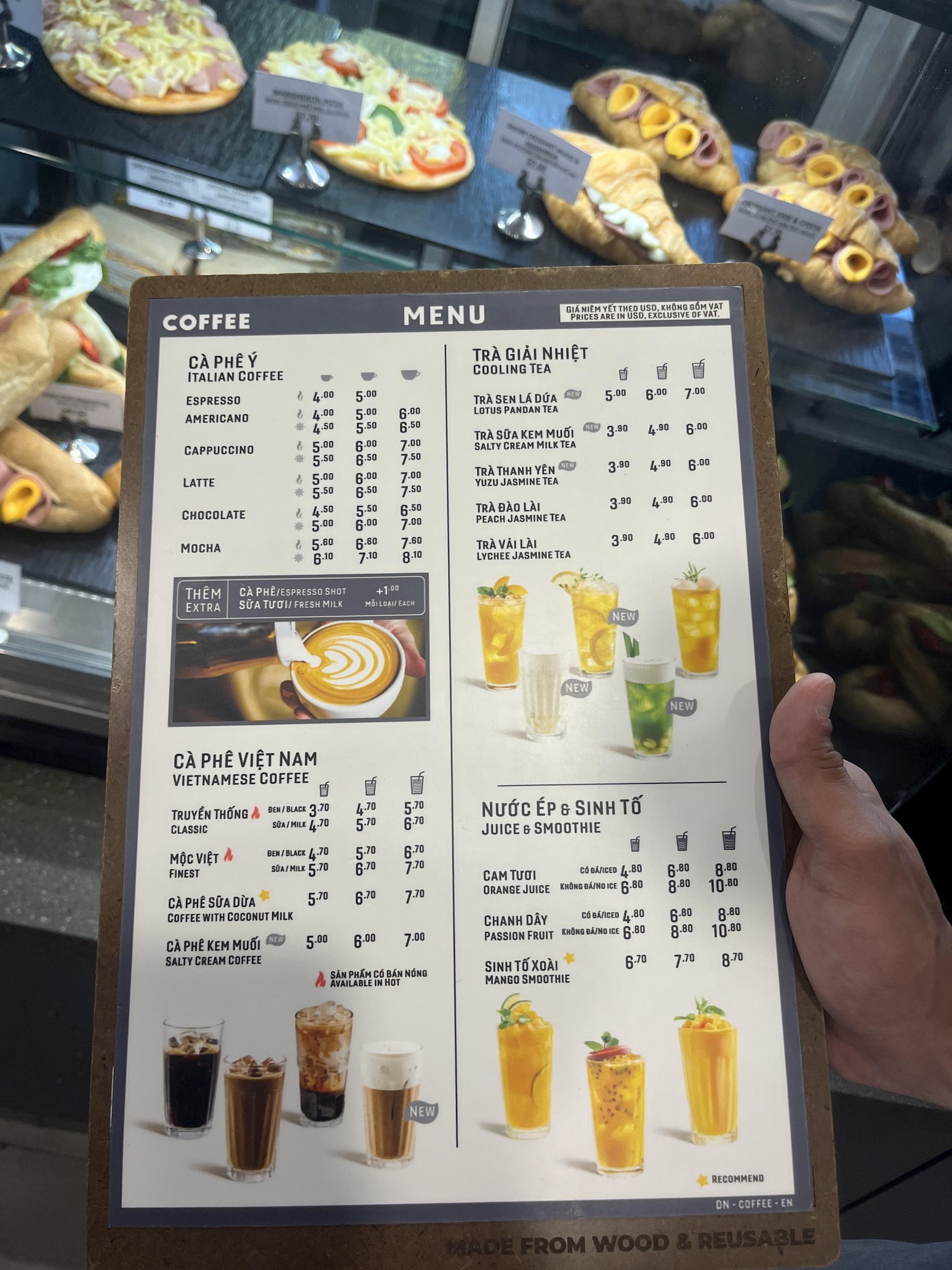 Bảng giá nước uống tại một cửa hàng ăn uống ở sân bay Đà Nẵng. Ảnh: SnooDoughnuts4750/Reddit.