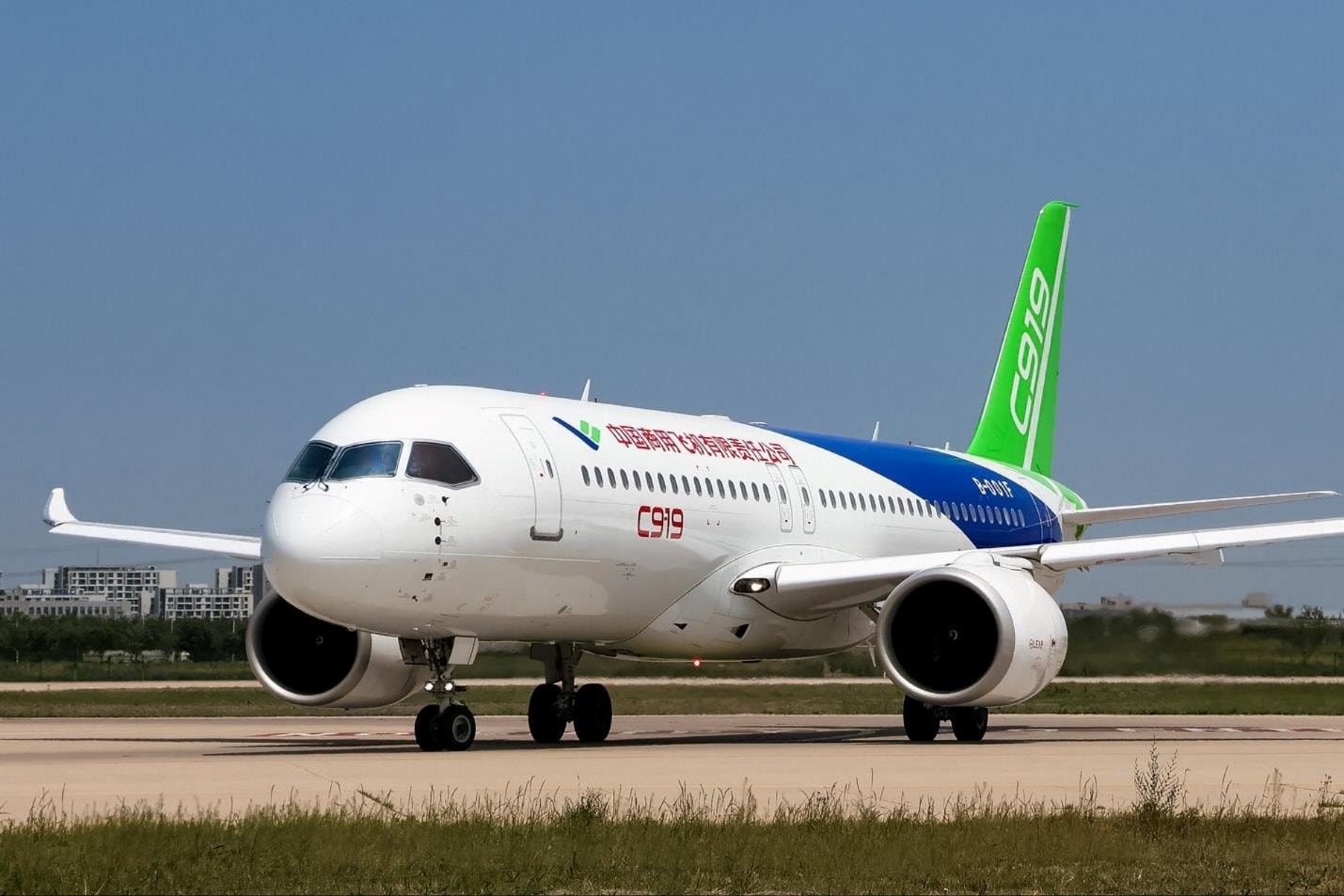 Trung Quốc học hỏi Embraer để nâng tầm máy bay C919 