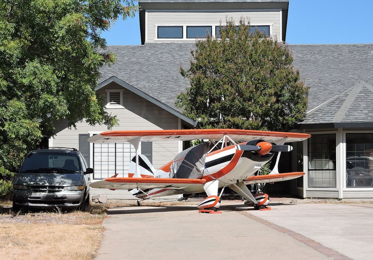 1280px-cameron_airpark_plane_in_driveway.jpg