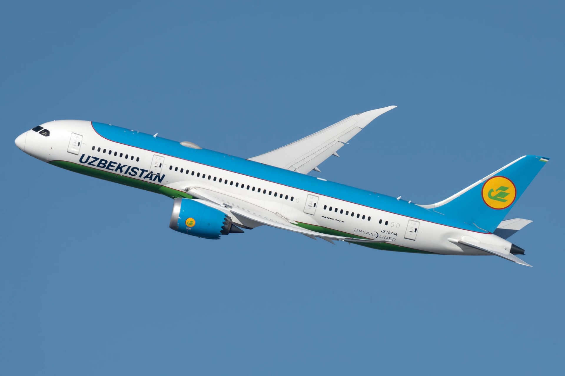 uzbekistan-airways-boeing-787-8-dreamliner-uk78704-4-.jpeg