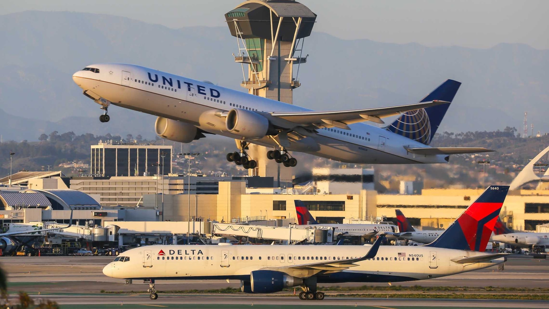 delta-air-lines-and-united-airlines-aircraft-at-lax-shutterstock_1758546641.jpg