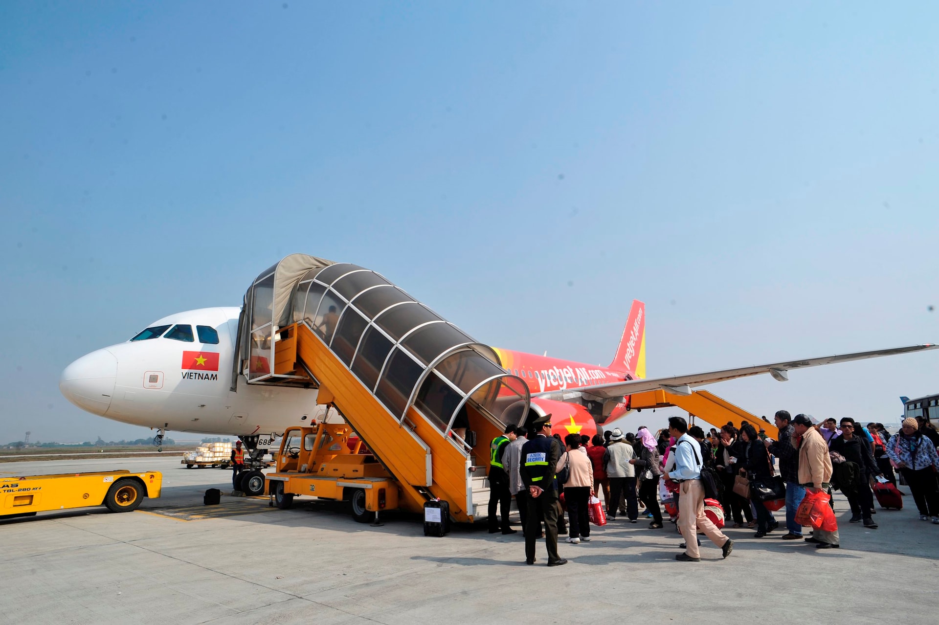 vietjetkhaitruongduongbayhanoi-tuyhoa.jpg.jpg