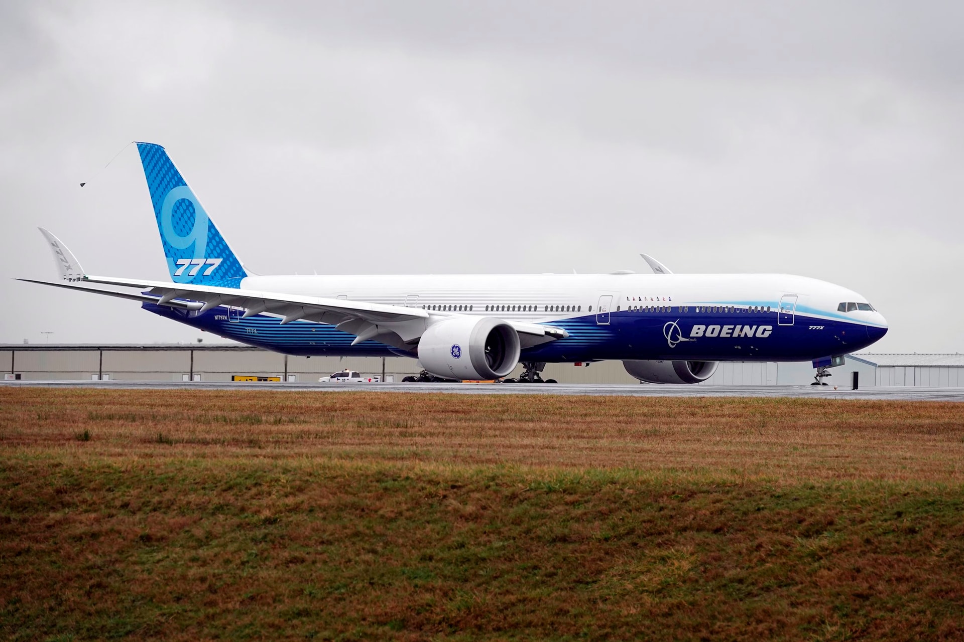 boeing-777x-cpaulfell-shutterstock.jpg