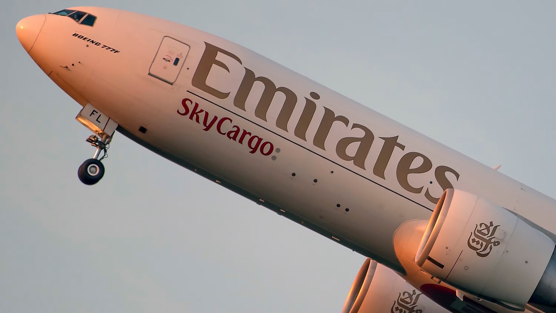 emirates-skycargo-boeing-777f-departing-fra-shutterstock_2186106379.jpg